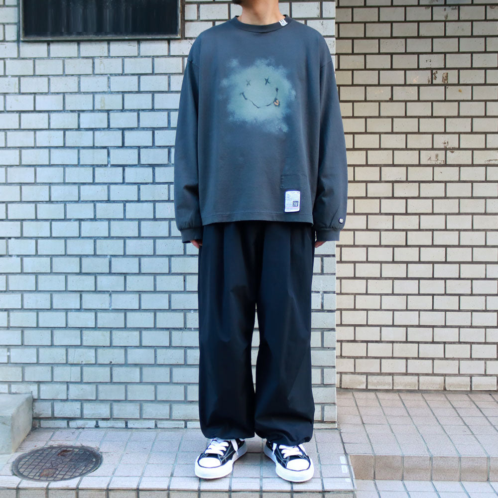 DISTRESSED SMILY FACE PRINTED L/S TEE