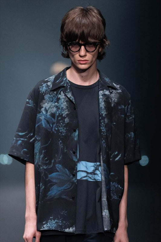 SPUN LAWN OPEN COLLAR S/S SHIRT INKJET (MONE HANA)