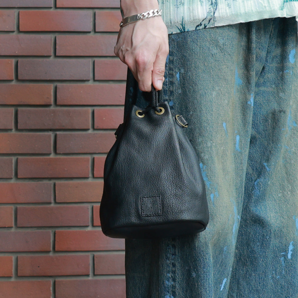 CCU LEATHER KINCHAKU BAG