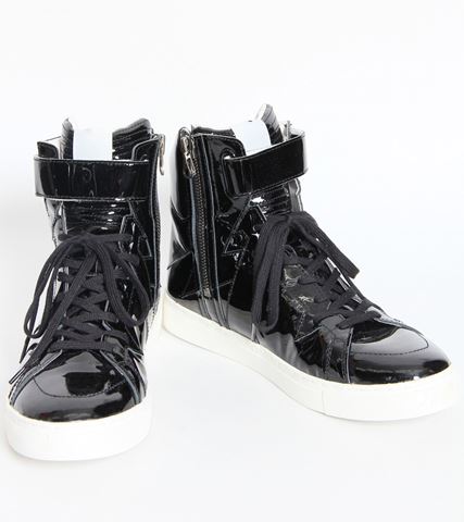 エナメル ハイカットスニーカー