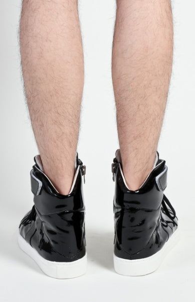 エナメル ハイカットスニーカー