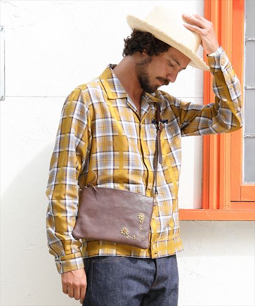 STUDS LEATHER SACOCHE