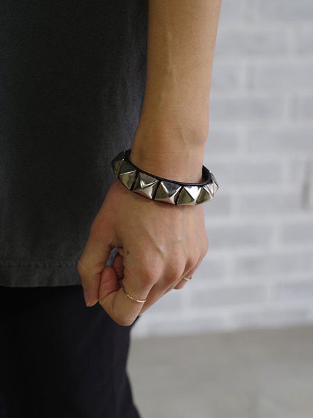 COWHIDE スタッズブレスレット