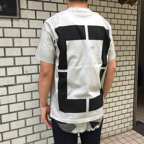 シルキー度詰天竺スプレーダイ クルーネックS/S バックプリント