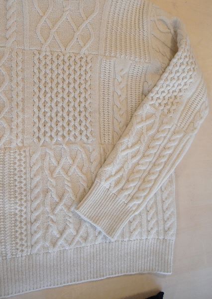 9 PANELS CABLE KNIT CREW NECK