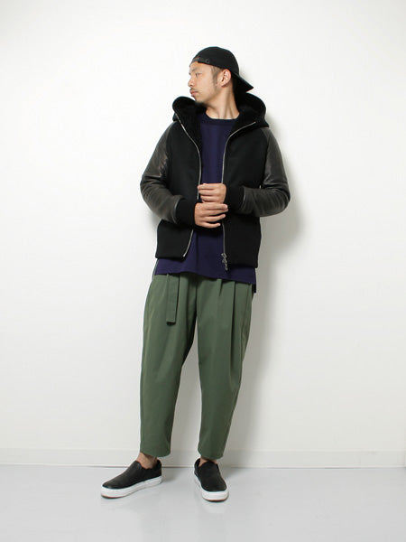 スパンポリエステルストレッチツイル ベルト付ワイドテーパードパンツ