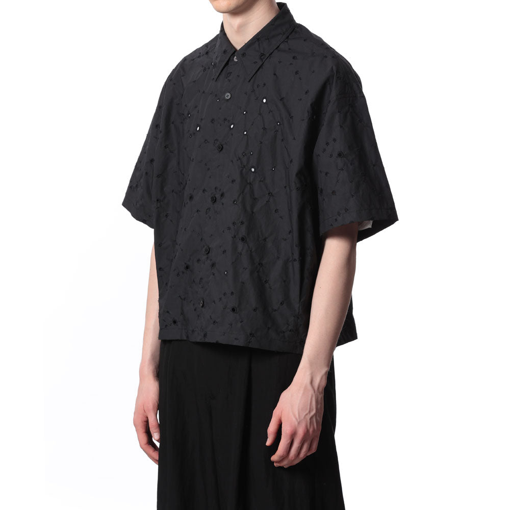 EMBROIDERED CO TYPEWRITER TUCKED S/S SHIRT