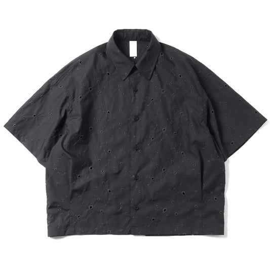  EMBROIDERED CO TYPEWRITER TUCKED S/S SHIRT  