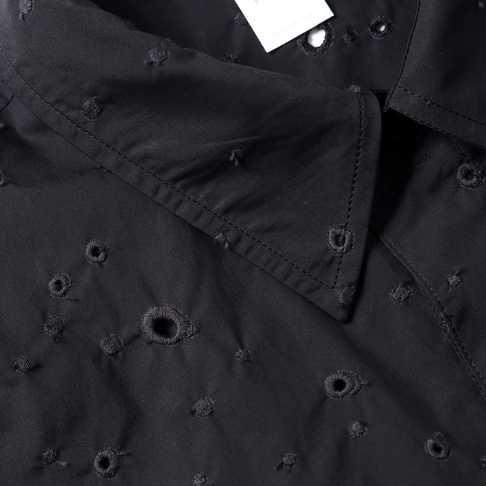 EMBROIDERED CO TYPEWRITER TUCKED S/S SHIRT