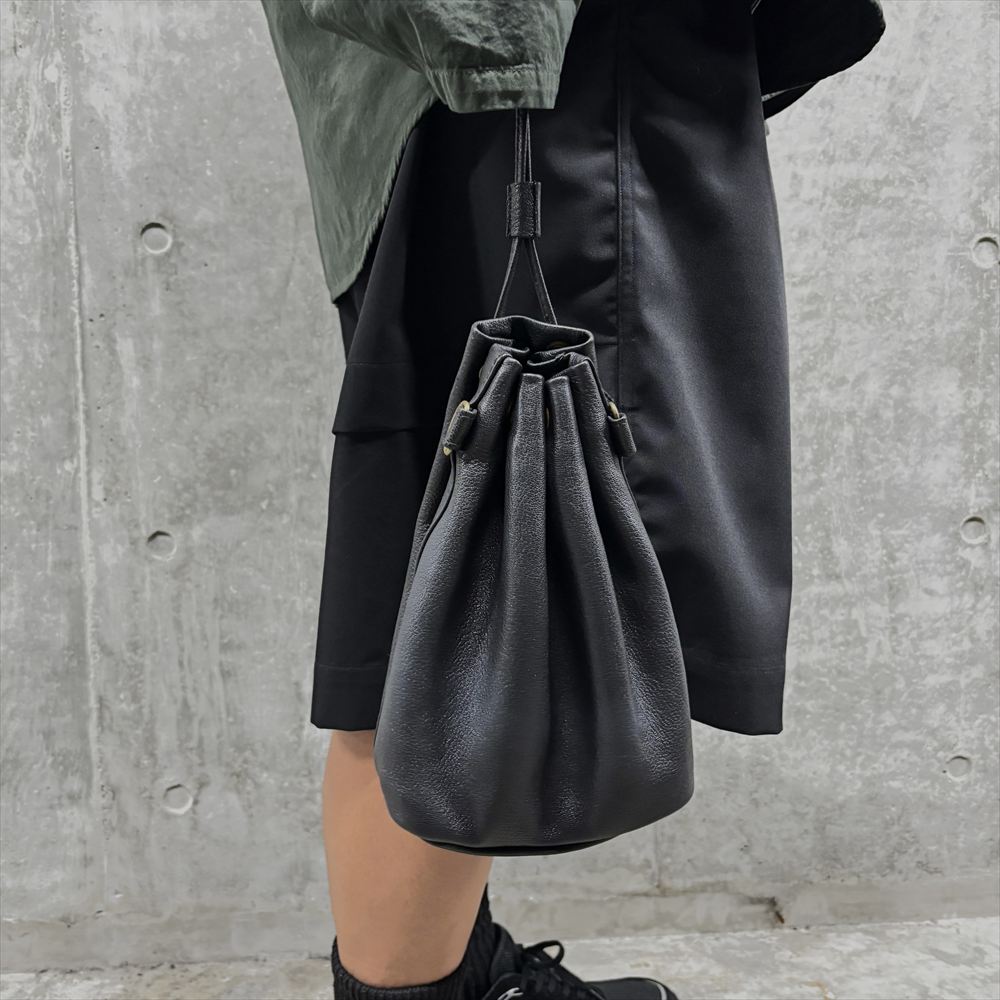 CCU LEATHER KINCHAKU BAG