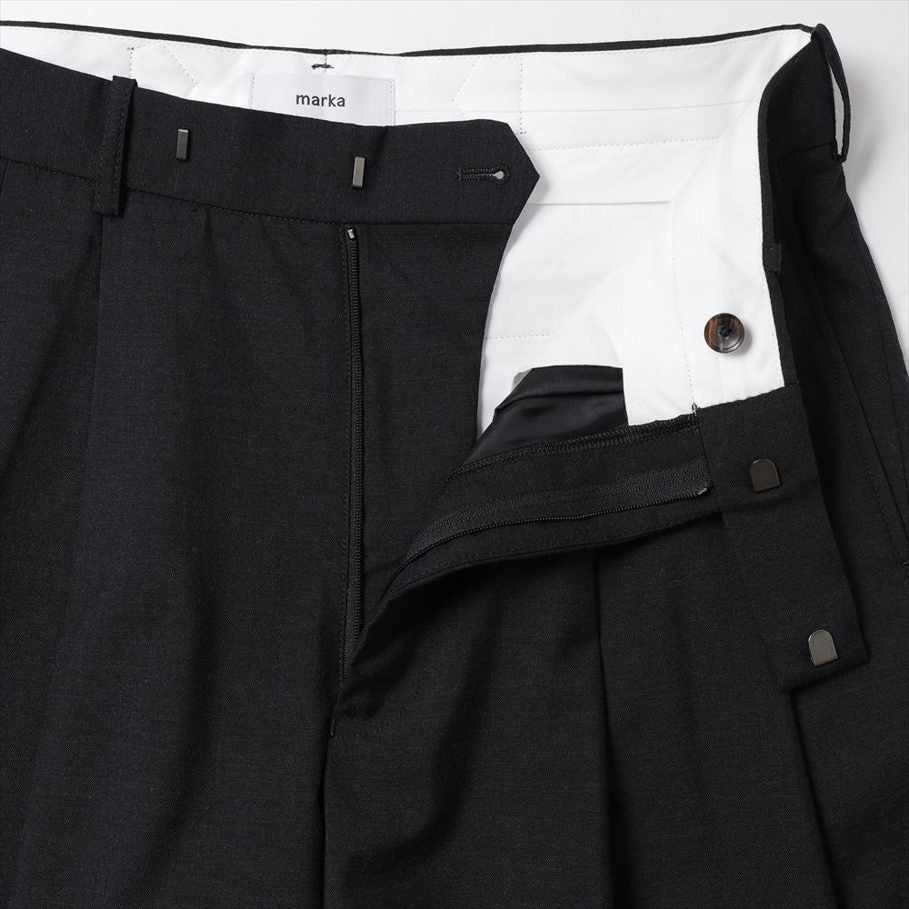 marka(マーカ) - TWO TUCK BAGGY TROUSERS WOOL TROPICAL WASHER – Area