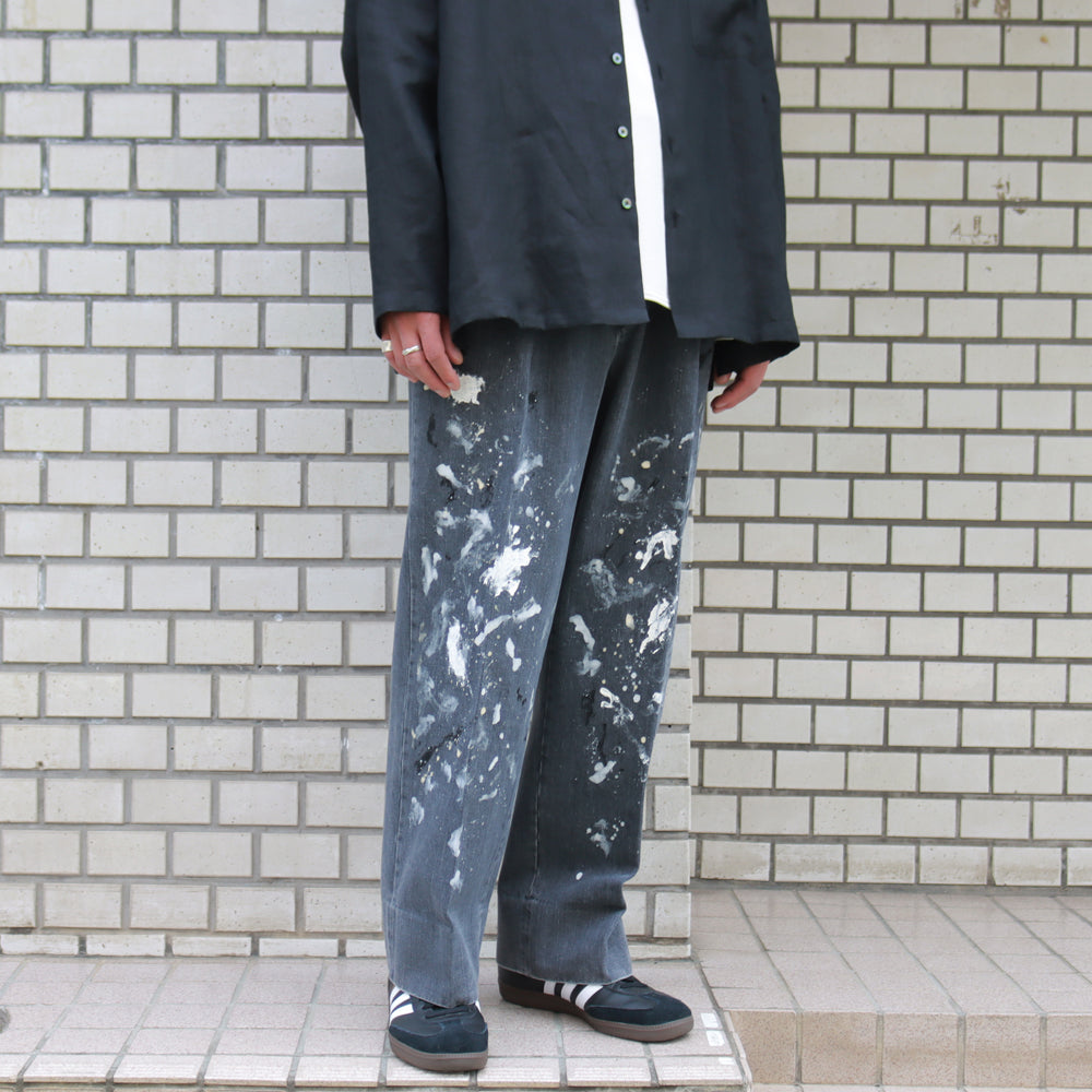 MILK PAINT USED BLACK DENIM 2-TUCK STRAIGHT SLACKS
