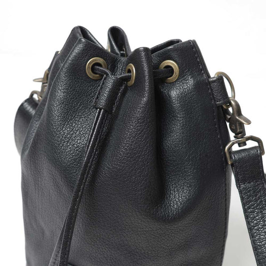  CCU LEATHER KINCHAKU BAG  