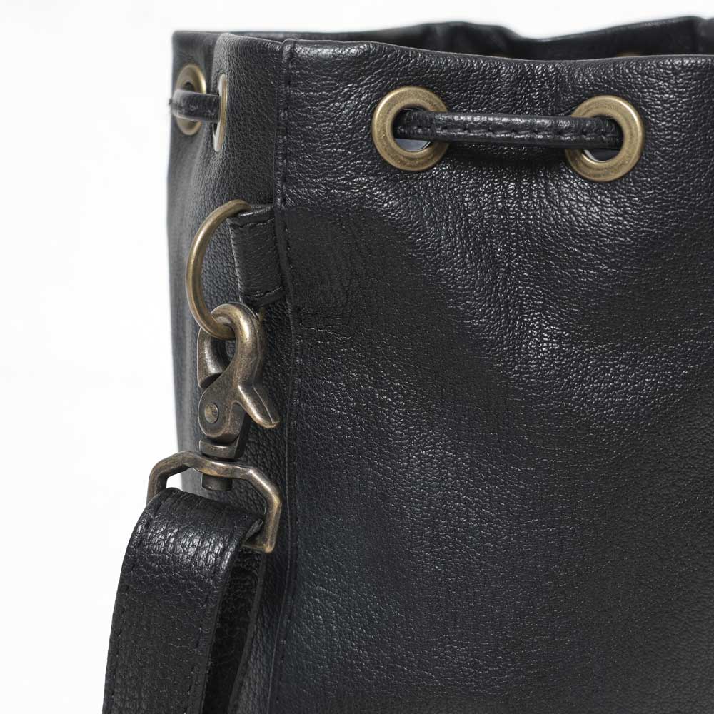 CCU LEATHER KINCHAKU BAG
