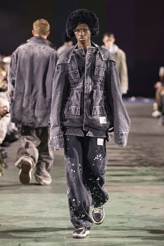 EMBELLISHED BLEACHED PANTS