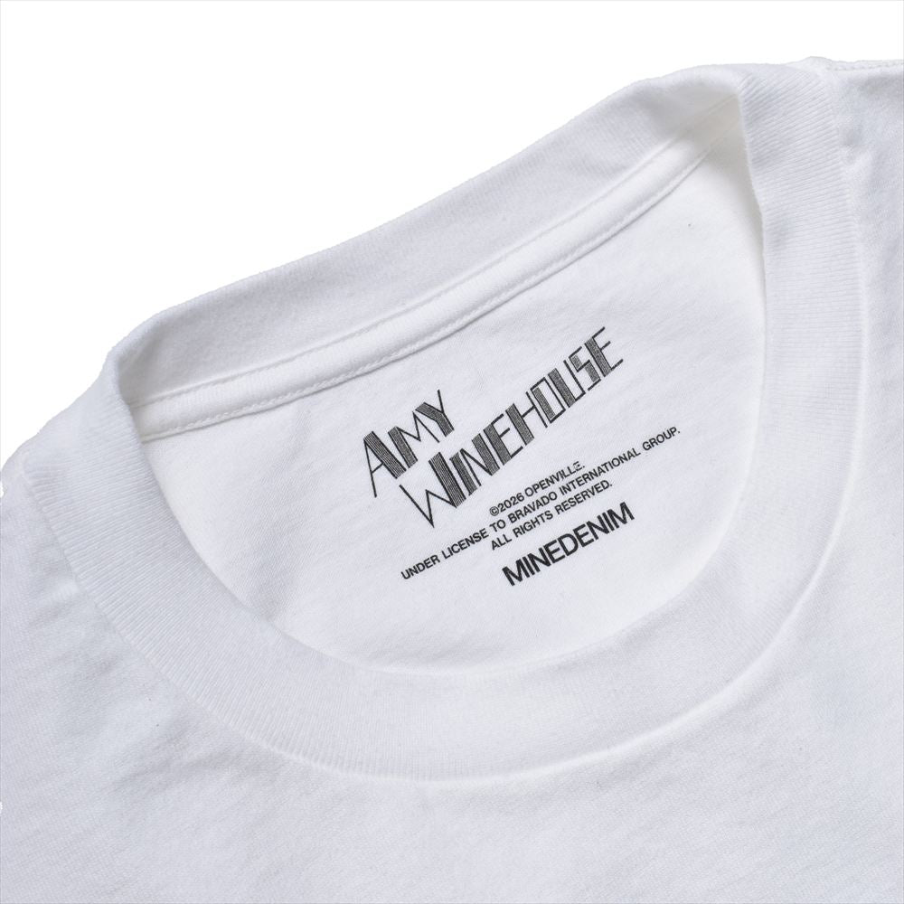 Amy Winehouse "Lean On A Car" Photo S/S