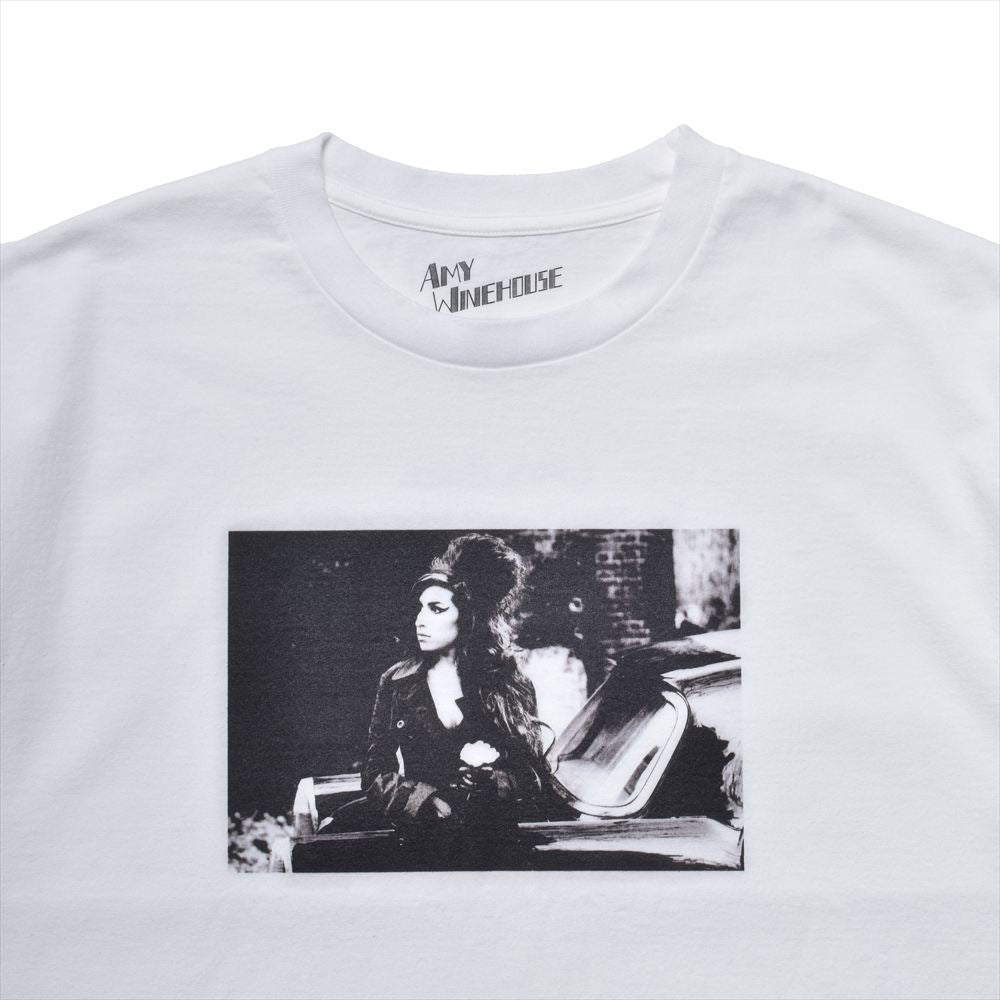 Amy Winehouse "Lean On A Car" Photo S/S
