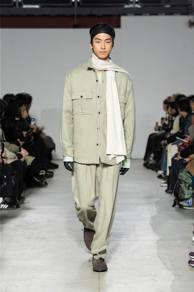 JOHN SMEDLEY MERINO EXTRAFINE WIDE STOLE