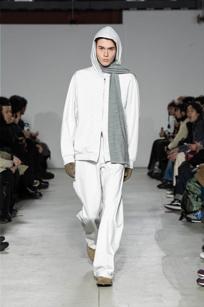 JOHN SMEDLEY MERINO EXTRAFINE WIDE STOLE