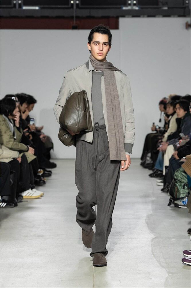 JOHN SMEDLEY MERINO EXTRAFINE WIDE STOLE