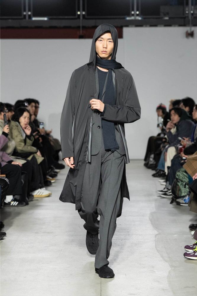 JOHN SMEDLEY MERINO EXTRAFINE WIDE STOLE