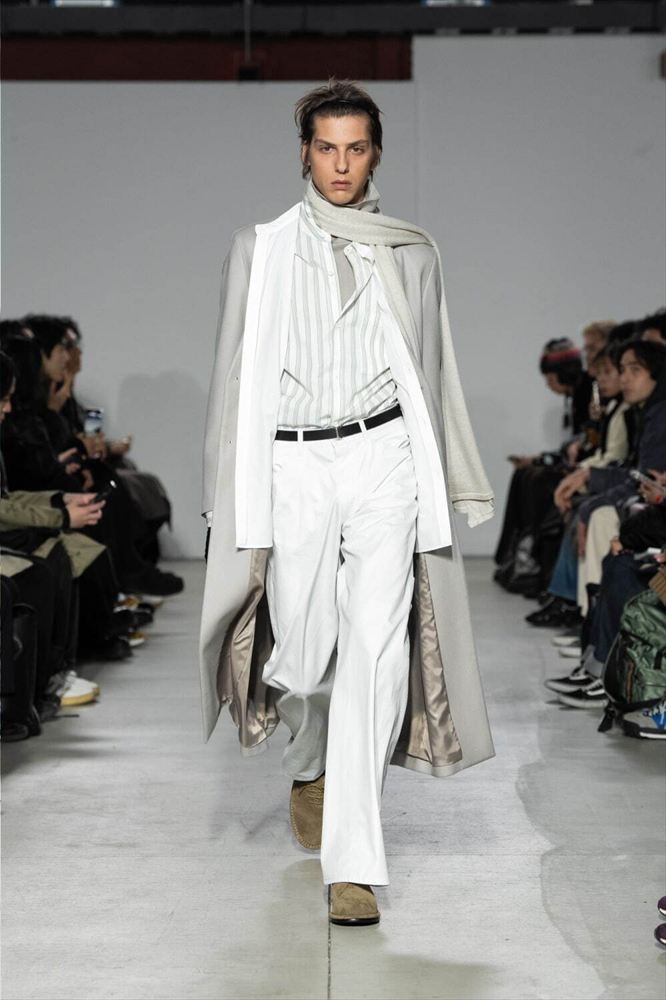 JOHN SMEDLEY MERINO EXTRAFINE WIDE STOLE