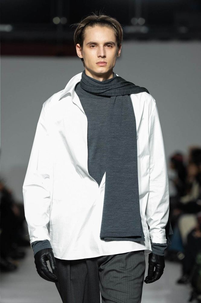 JOHN SMEDLEY MERINO EXTRAFINE WELTED CREW NECK L/S