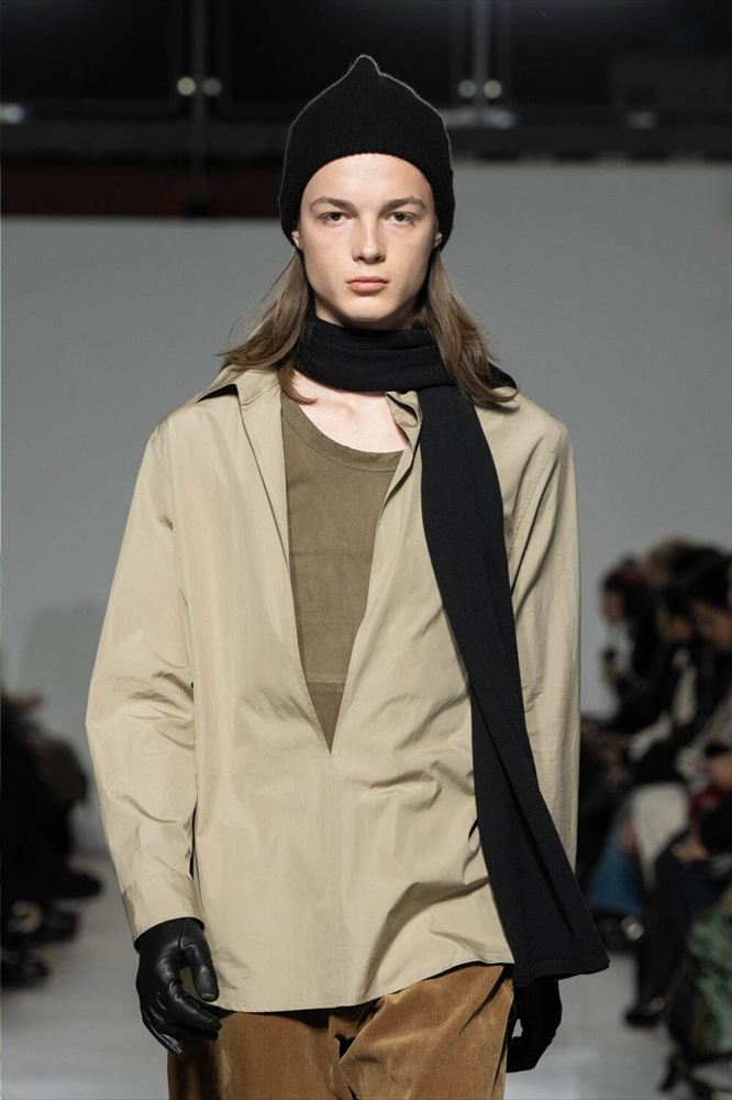 JOHN SMEDLEY MERINO EXTRAFINE WIDE STOLE