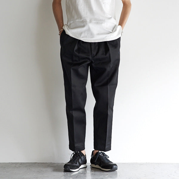 MARKAWARE 1TUCK PEGTOP PANTS - チノパン