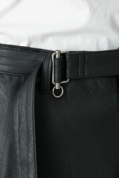 SYNTHETIC LEATHER x BELTED BALLOON TROUSERS